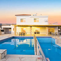 Дом на второй линии моря/озера, в пригороде на Кипре, Пафос, 250 кв.м.