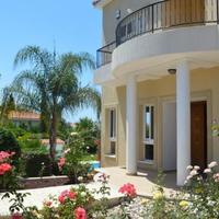Villa in the suburbs in Republic of Cyprus, Eparchia Pafou, 400 sq.m.