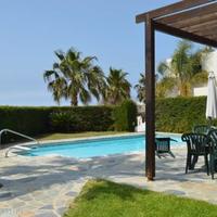 Villa at the second line of the sea / lake, in the suburbs in Republic of Cyprus, Eparchia Pafou, 140 sq.m.