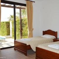 Villa at the second line of the sea / lake, in the suburbs in Republic of Cyprus, Eparchia Pafou, 140 sq.m.