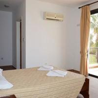 Villa at the second line of the sea / lake, in the suburbs in Republic of Cyprus, Eparchia Pafou, 140 sq.m.