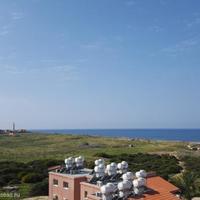 Flat at the first line of the sea / lake in Republic of Cyprus, Eparchia Pafou, 80 sq.m.