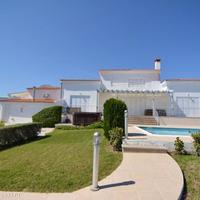 Вилла на первой линии моря/озера на Кипре, Пафос, 221 кв.м.