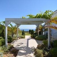 Вилла на первой линии моря/озера на Кипре, Пафос, 221 кв.м.