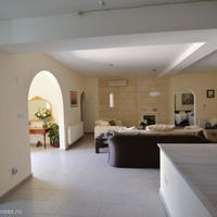 Вилла на первой линии моря/озера на Кипре, Пафос, 221 кв.м.