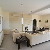 Вилла на первой линии моря/озера на Кипре, Пафос, 221 кв.м.