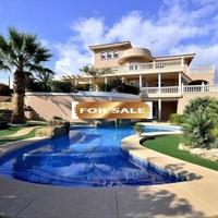 Villa in Spain, Comunitat Valenciana, Alicante, 1000 sq.m.