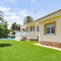 Villa in Spain, Comunitat Valenciana, Alicante, 150 sq.m.