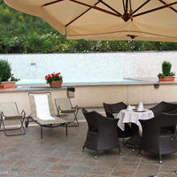 Отель (гостиница) в пригороде в Италии, Пьенца