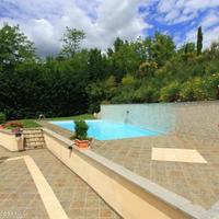 Отель (гостиница) в пригороде в Италии, Пьенца