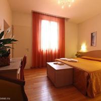 Отель (гостиница) в пригороде в Италии, Пьенца