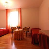 Отель (гостиница) в пригороде в Италии, Пьенца