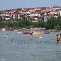 Flat at the first line of the sea / lake in Bulgaria, Burgas Province, Elenite, 65 sq.m.