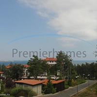 Flat at the first line of the sea / lake in Bulgaria, Burgas Province, Elenite, 100 sq.m.