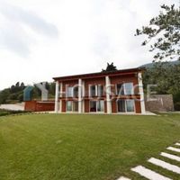 Villa in Italy, Lombardia, Gardone Riviera, 350 sq.m.