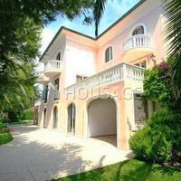Villa in Italy, San Remo, 560 sq.m.