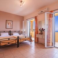 Villa in Greece, Ionian Islands, 240 sq.m.