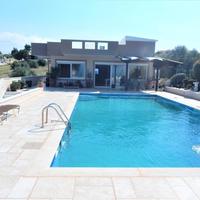 Villa in Greece, Central Greece, Vo, 335 sq.m.