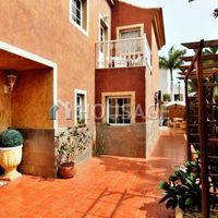 Villa in Spain, Canary Islands, Santa Cruz de Tenerife, 595 sq.m.