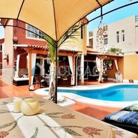 Villa in Spain, Canary Islands, Santa Cruz de Tenerife, 595 sq.m.