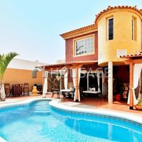 Villa in Spain, Canary Islands, Santa Cruz de Tenerife, 595 sq.m.