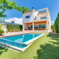 Villa in Spain, Canary Islands, Santa Cruz de la Palma, 658 sq.m.