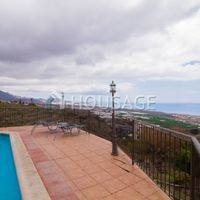 Villa in Spain, Canary Islands, Santa Cruz de Tenerife