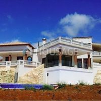 Villa in Spain, Canary Islands, Santa Cruz de Tenerife, 1300 sq.m.