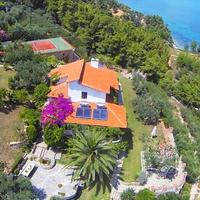 Villa in Greece, Central Macedonia, Center, 340 sq.m.