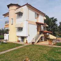 Villa in Greece, Central Macedonia, Center, 220 sq.m.