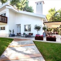 Villa in Greece, Central Macedonia, Center, 330 sq.m.