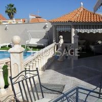 Villa in Spain, Canary Islands, Santa Cruz de Tenerife, 651 sq.m.