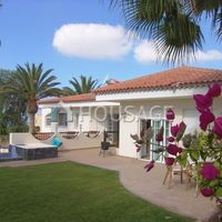 Villa in Spain, Canary Islands, Santa Cruz de Tenerife, 1201 sq.m.
