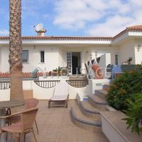 Villa in Spain, Canary Islands, Santa Cruz de Tenerife, 1201 sq.m.