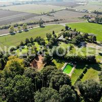House in the suburbs in Italy, Umbria, Perugia, 5908 sq.m.
