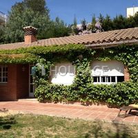 Villa in Spain, Catalunya, Sant Just Desvern, 310 sq.m.