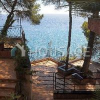 Villa in Spain, Catalunya, Girona, 540 sq.m.