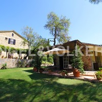 House in Italy, Umbria, Perugia, 595 sq.m.