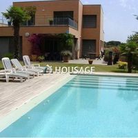 Вилла в Испании, Каталония, Сан-Андрес-де-Льеванерас, 380 кв.м.