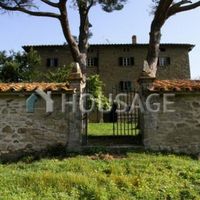 House in Italy, Arezzo, 900 sq.m.