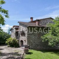 Дом в Италии, Ареццо, 315 кв.м.