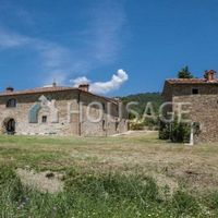 House in Italy, Arezzo, 700 sq.m.