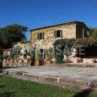 House in Italy, Arezzo, 770 sq.m.