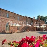 House in Italy, Arezzo, 600 sq.m.