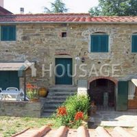 House in Italy, Arezzo, 730 sq.m.