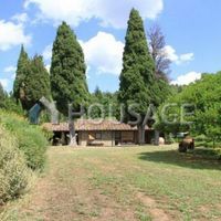 House in Italy, Arezzo, 550 sq.m.