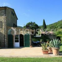 House in Italy, Arezzo, 300 sq.m.