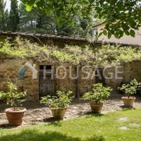 House in Italy, Arezzo, 1020 sq.m.