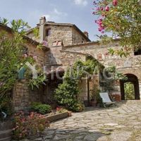 Дом в Италии, Сиена, 1300 кв.м.