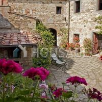 Дом в Италии, Сиена, 1300 кв.м.